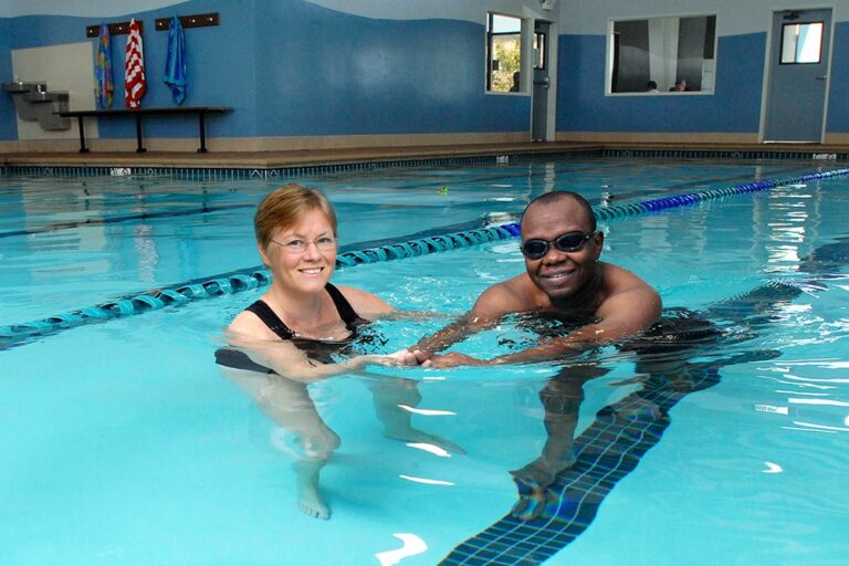 finding-the-right-adult-swimming-classes-near-you